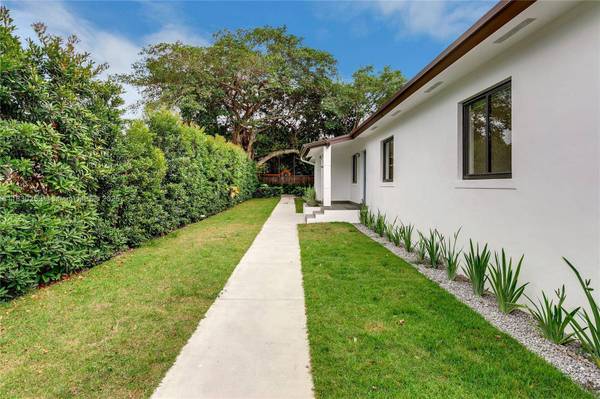 36 NW 52nd St, Miami, FL 33127