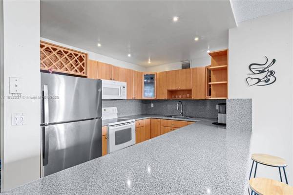 500 Three Islands Blvd #309, Hallandale Beach, FL 33009