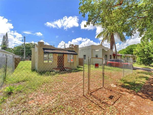 1928 Dewey St, Hollywood, FL 33020