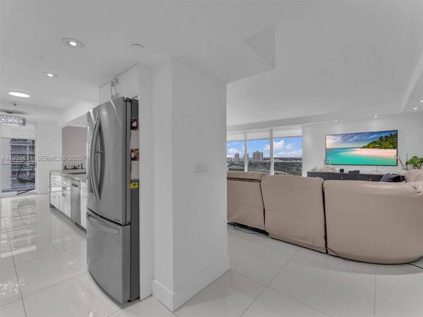 19707 Turnberry Way #21D, Aventura, FL 33180