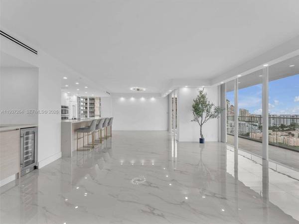 19707 Turnberry way #25D, Aventura, FL 33180