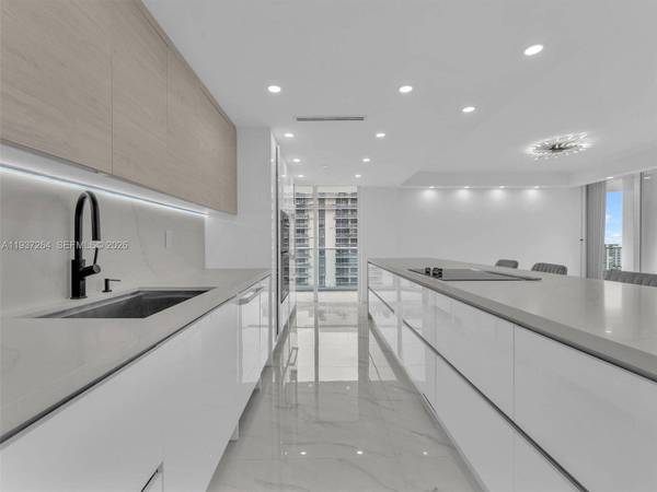 19707 Turnberry way #25D, Aventura, FL 33180