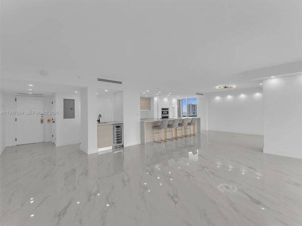 19707 Turnberry way #25D, Aventura, FL 33180
