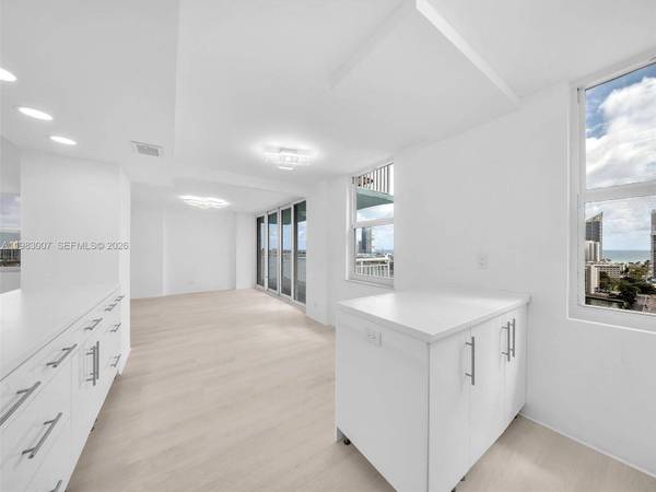 301 174th St #1818, Sunny Isles Beach, FL 33160