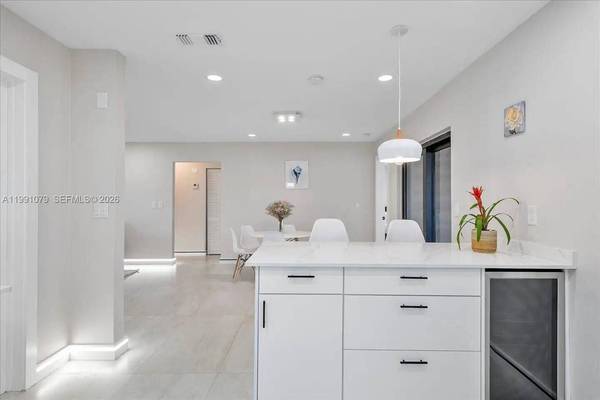 233 SE 4th Ter, Dania Beach, FL 33004