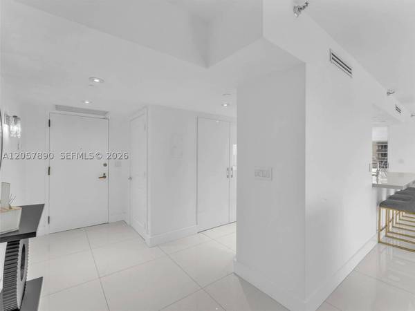 19707 Turnberry Way #21D, Aventura, FL 33180