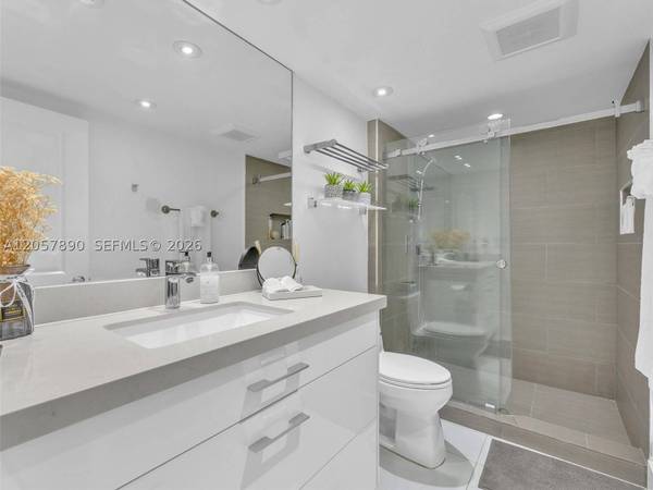 19707 Turnberry Way #21D, Aventura, FL 33180