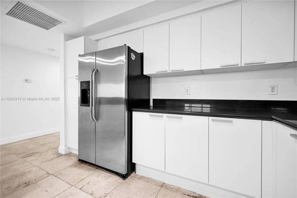 15051 Royal Oaks Ln #1605, North Miami, FL 33181