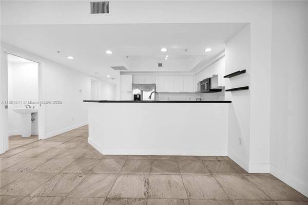 15051 Royal Oaks Ln #1605, North Miami, FL 33181