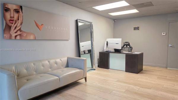 7762 NW 46th St, Doral, FL 33166