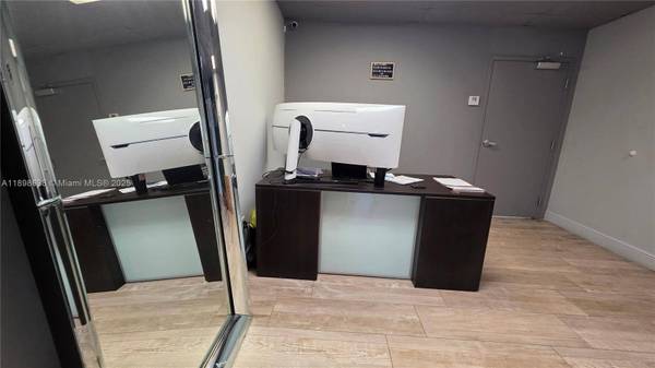 7762 NW 46th St, Doral, FL 33166