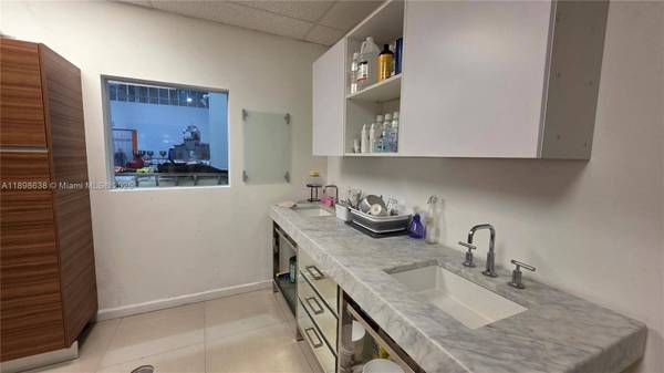 7762 NW 46th St, Doral, FL 33166