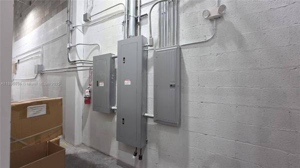 7762 NW 46th St, Doral, FL 33166