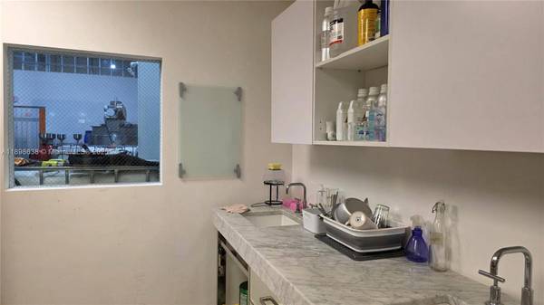 7762 NW 46th St, Doral, FL 33166