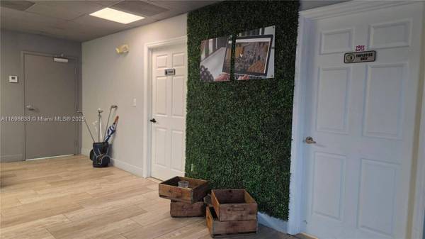 7762 NW 46th St, Doral, FL 33166