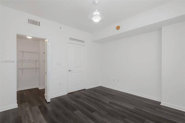 7900 Harbor Island Dr #703, North Bay Village, FL 33141