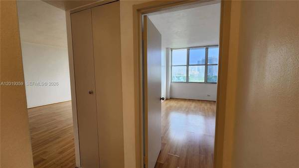 7441 Wayne #8-O, Miami Beach, FL 33141