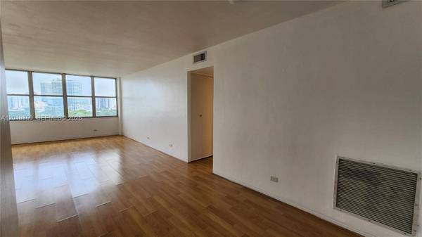 7441 Wayne #8-O, Miami Beach, FL 33141