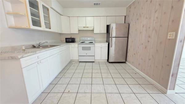 525 NE 132nd Ter, North Miami, FL 33161