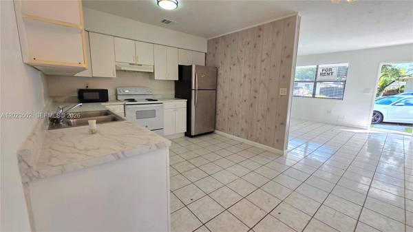 525 NE 132nd Ter, North Miami, FL 33161