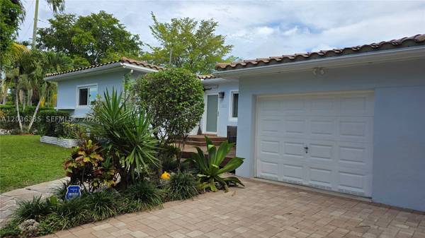 390 NE 127th St, North Miami, FL 33161