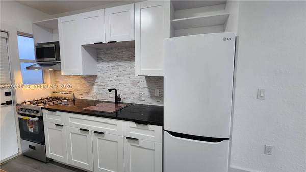 300 74th St #14, Miami Beach, FL 33141