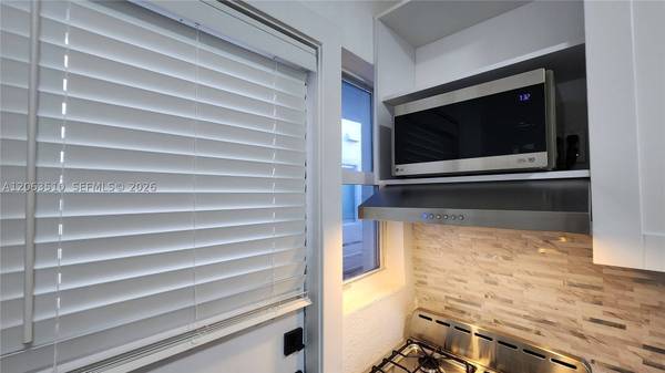 300 74th St #14, Miami Beach, FL 33141