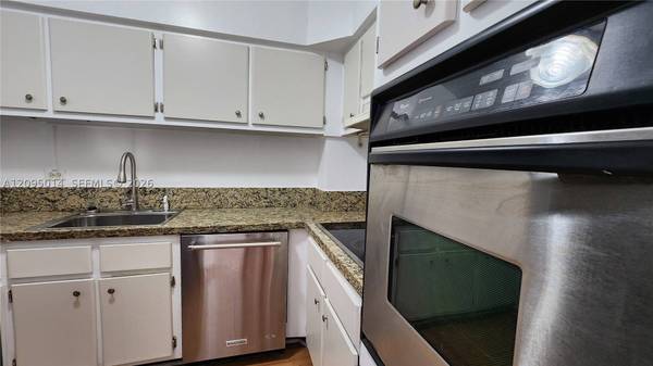 7441 Wayne Ave #8O, Miami Beach, FL 33141