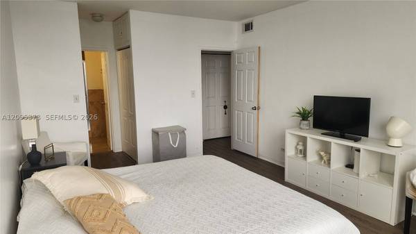 7441 Wayne Ave #8Q, Miami Beach, FL 33141