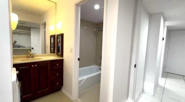 Lauderhill, FL 33319-5913,3591 Inverrary Dr