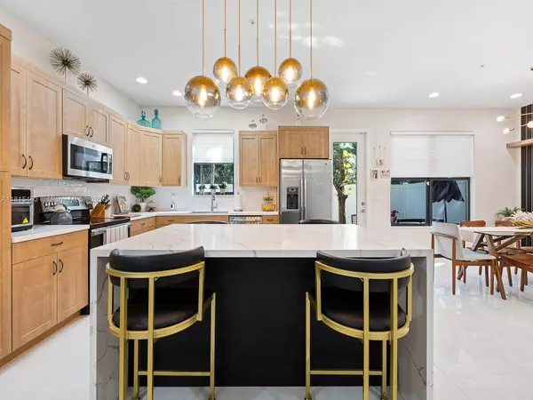 20930 NW 1st St, Pembroke Pines, FL 33029