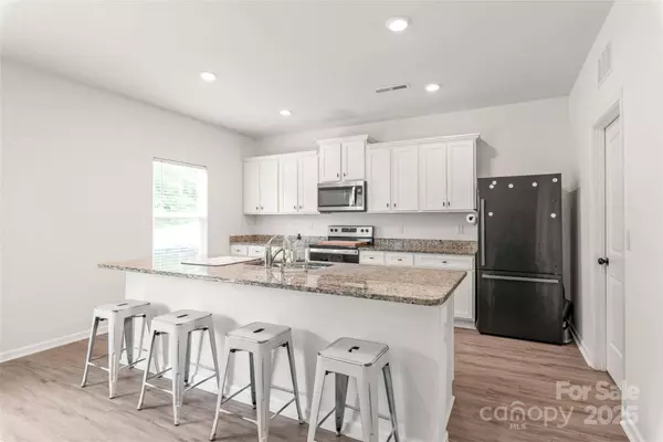 2340 Lanza DR, Charlotte, NC 28215