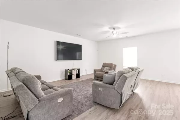 2340 Lanza DR, Charlotte, NC 28215