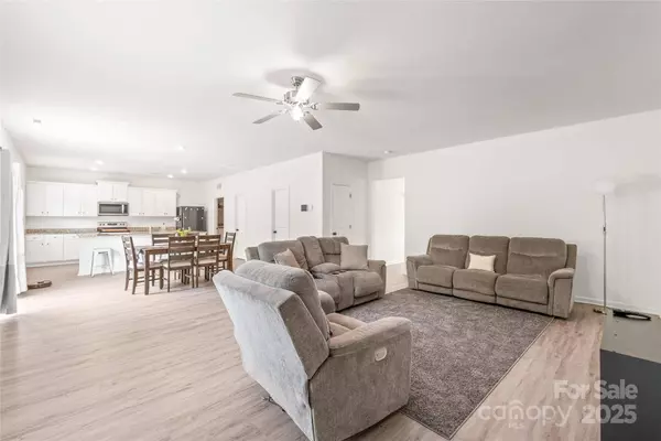 2340 Lanza DR, Charlotte, NC 28215