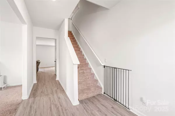 2340 Lanza DR, Charlotte, NC 28215