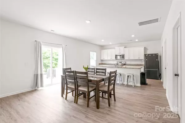 2340 Lanza DR, Charlotte, NC 28215