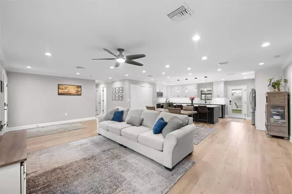 5239 24TH AVE N, St Petersburg, FL 33710