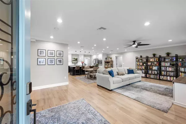 5239 24TH AVE N, St Petersburg, FL 33710