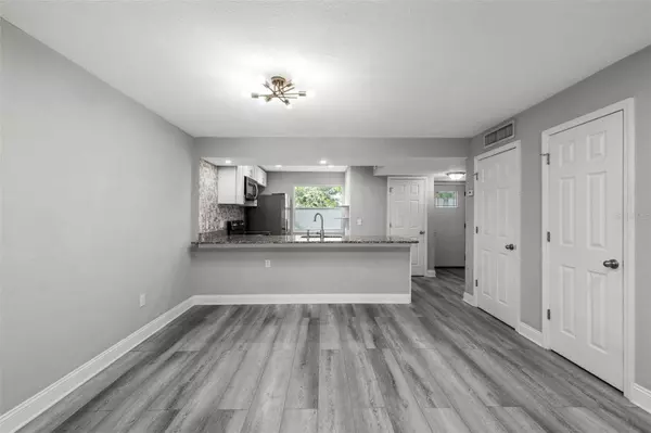 210 S MALCOLM CT, Tampa, FL 33609