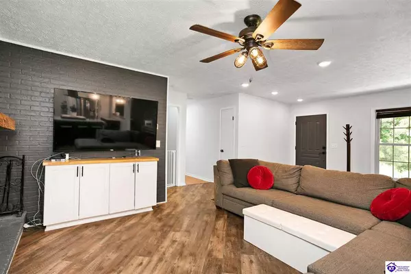 77 Collins Drive, Elizabethtown, KY 42701