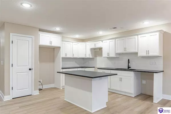 208 B Hunter Lane, Elizabethtown, KY 42701