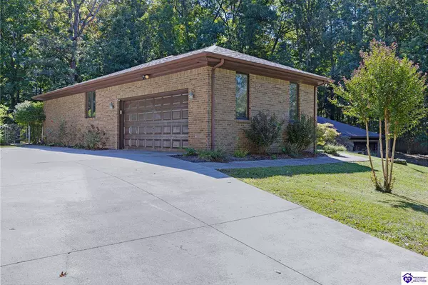 306 Forest Trace, Radcliff, KY 40160