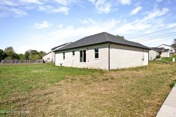 900 Edgebrook Dr, Vine Grove, KY 40175