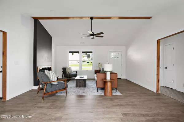 900 Edgebrook Dr, Vine Grove, KY 40175