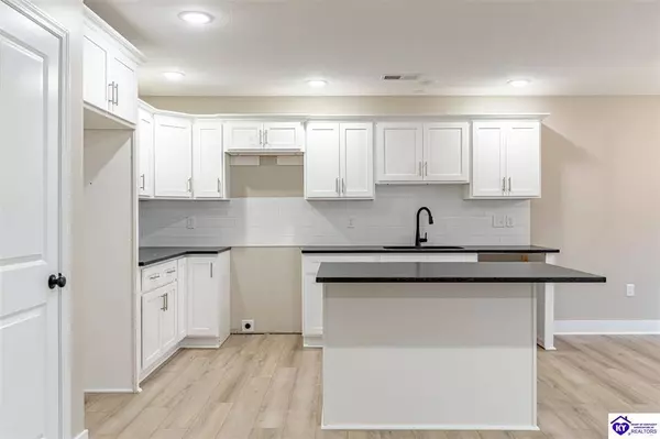 208 B Hunter Lane, Elizabethtown, KY 42701