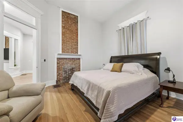 300 W Main Street, Hodgenville, KY 42748