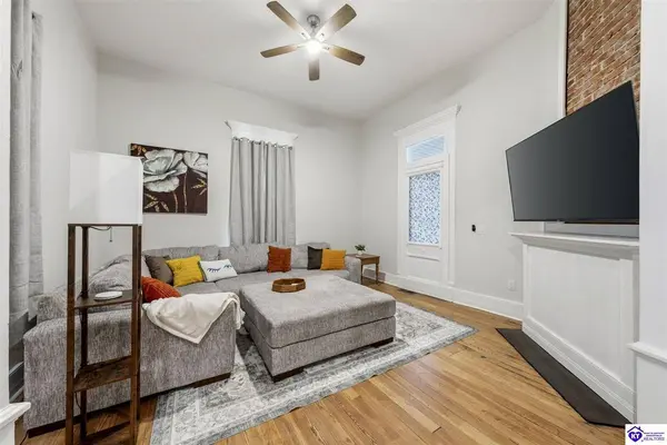 300 W Main Street, Hodgenville, KY 42748