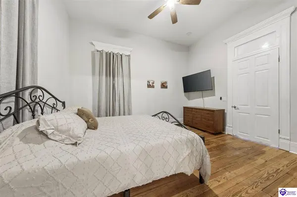 300 W Main Street, Hodgenville, KY 42748