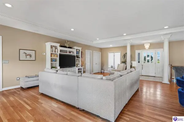 557 St Andrews Drive, Vine Grove, KY 40175