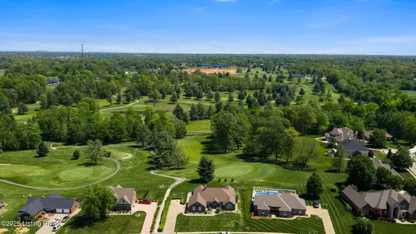 557 Saint Andrews Dr, Vine Grove, KY 40175